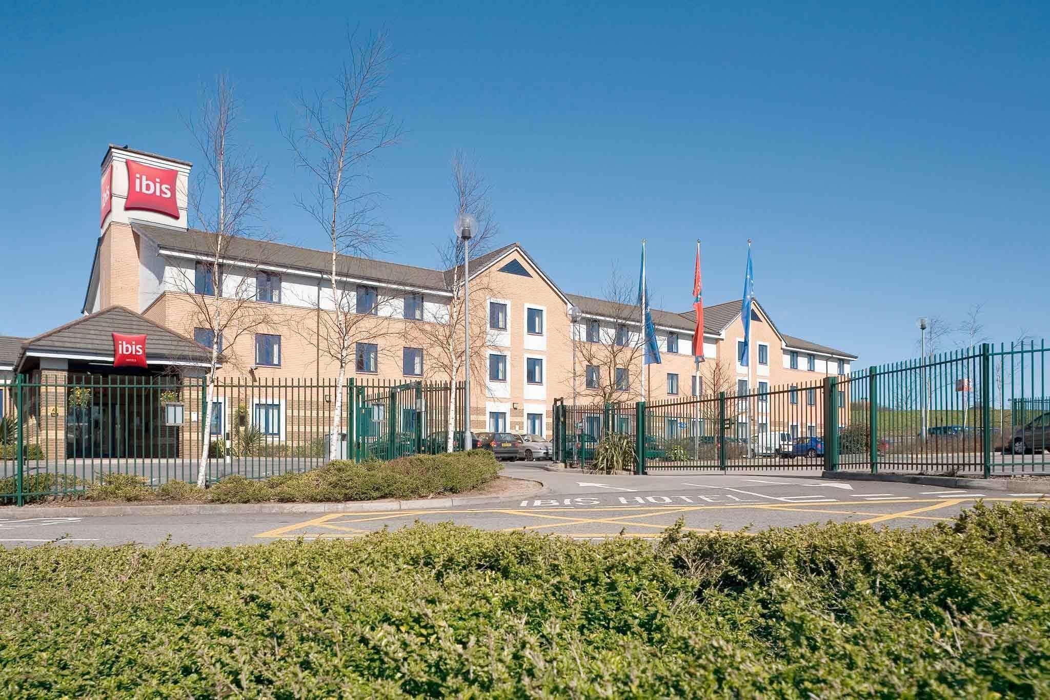 Ibis Cardiff Gate - International Business Park Hotel Екстериор снимка