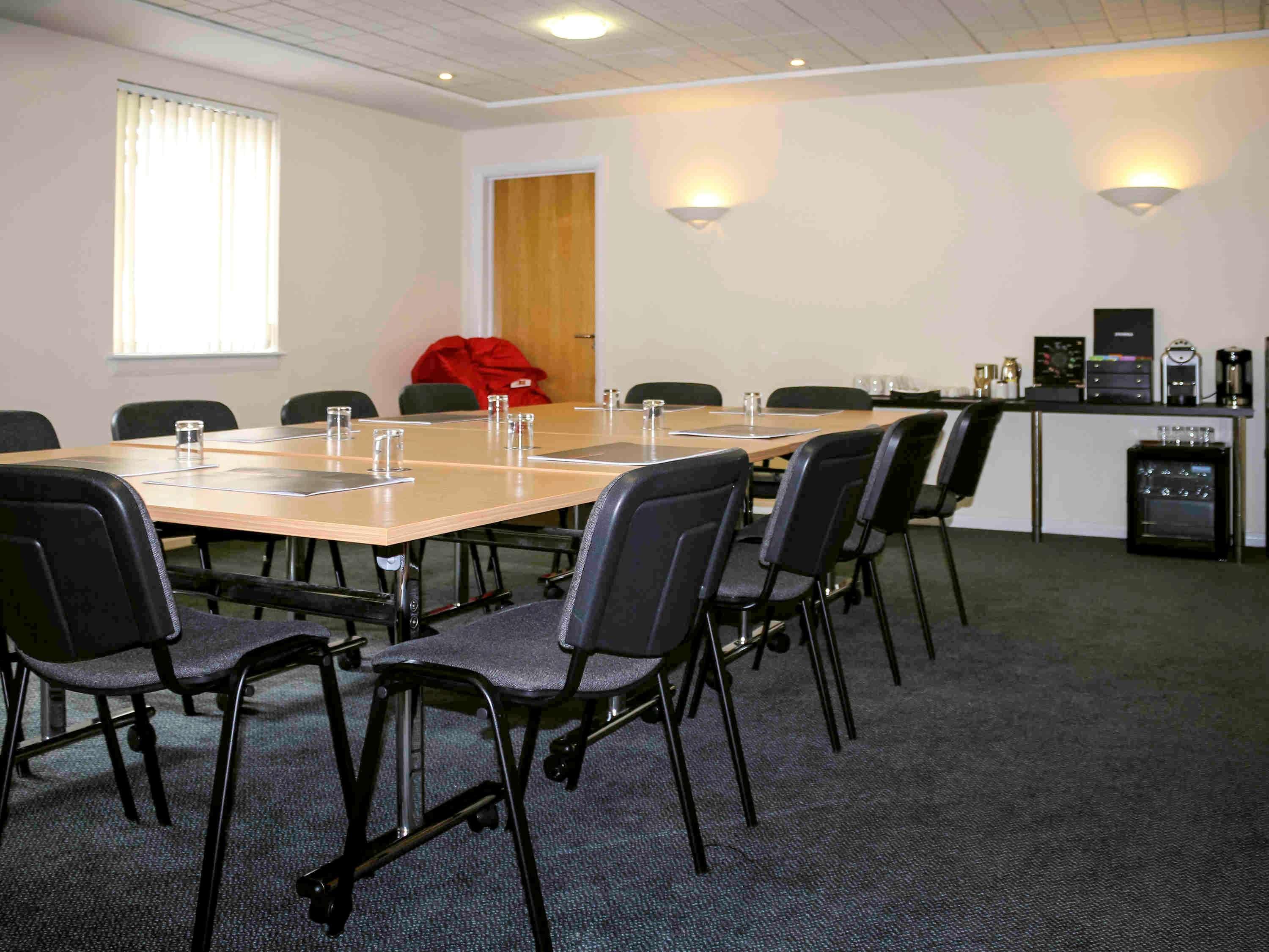 Ibis Cardiff Gate - International Business Park Hotel Екстериор снимка