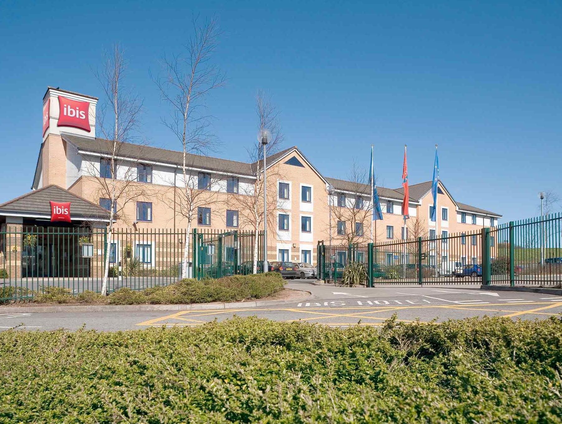 Ibis Cardiff Gate - International Business Park Hotel Екстериор снимка