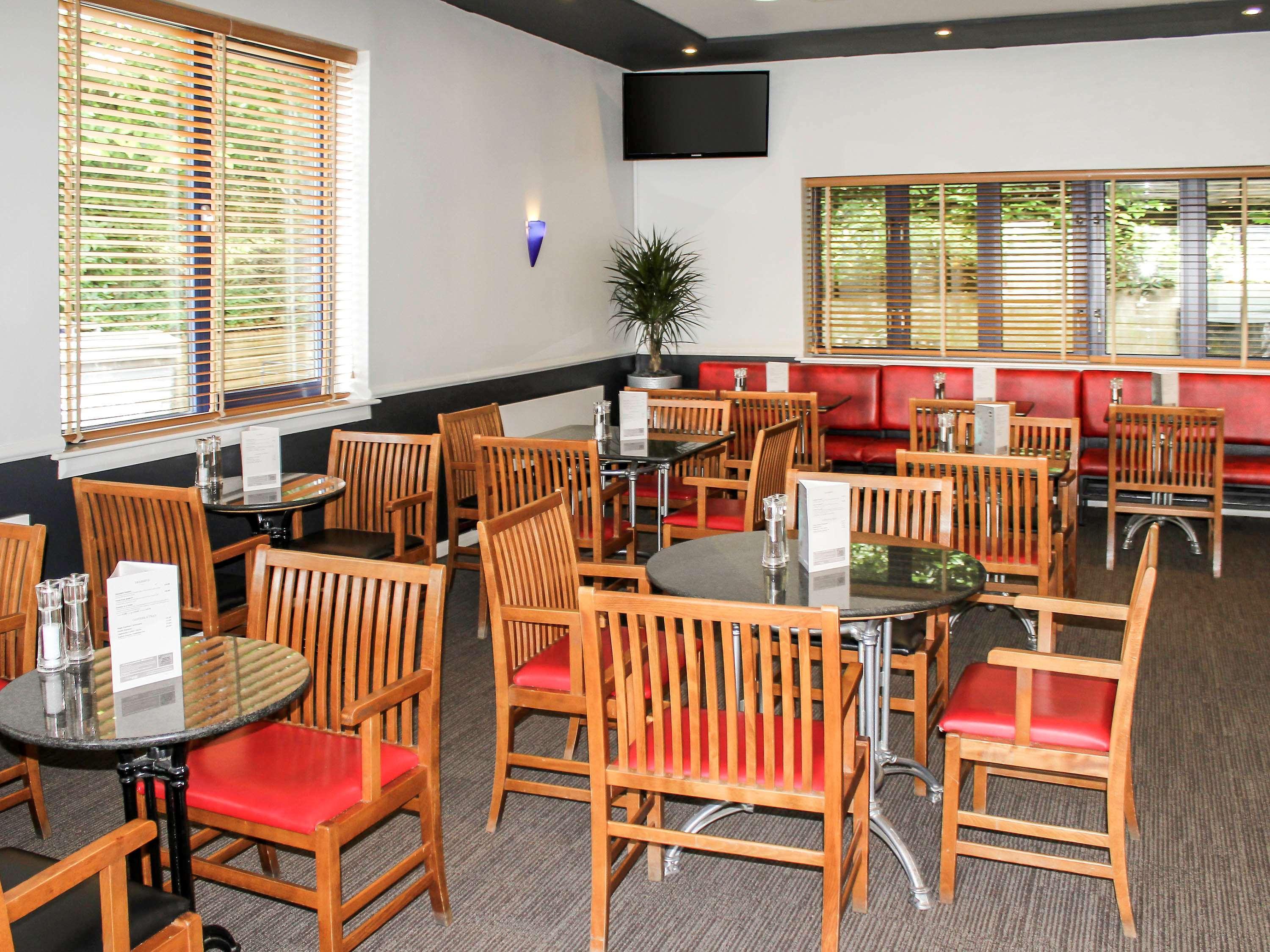 Ibis Cardiff Gate - International Business Park Hotel Екстериор снимка
