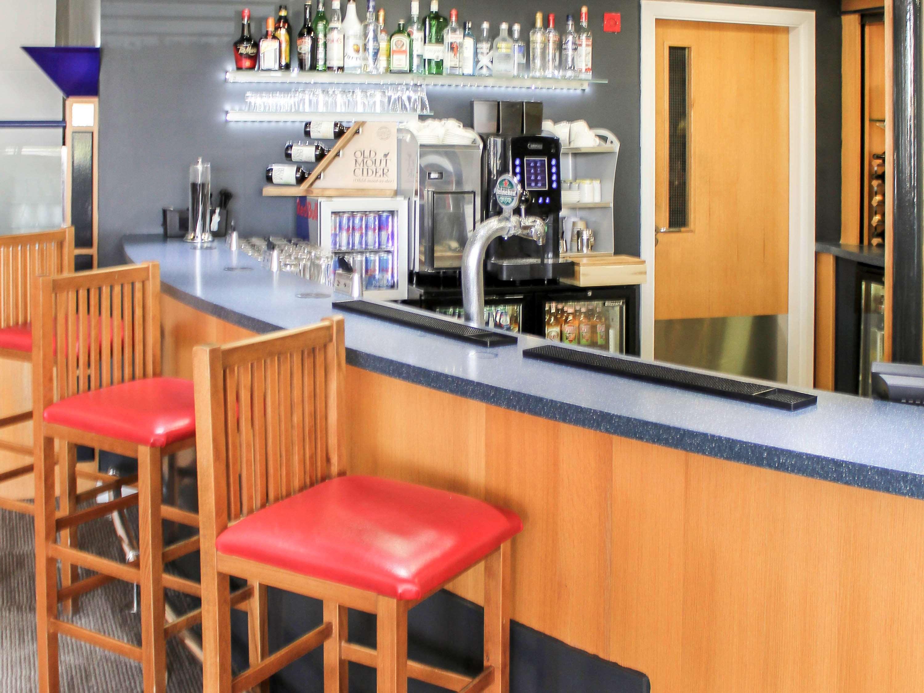 Ibis Cardiff Gate - International Business Park Hotel Екстериор снимка