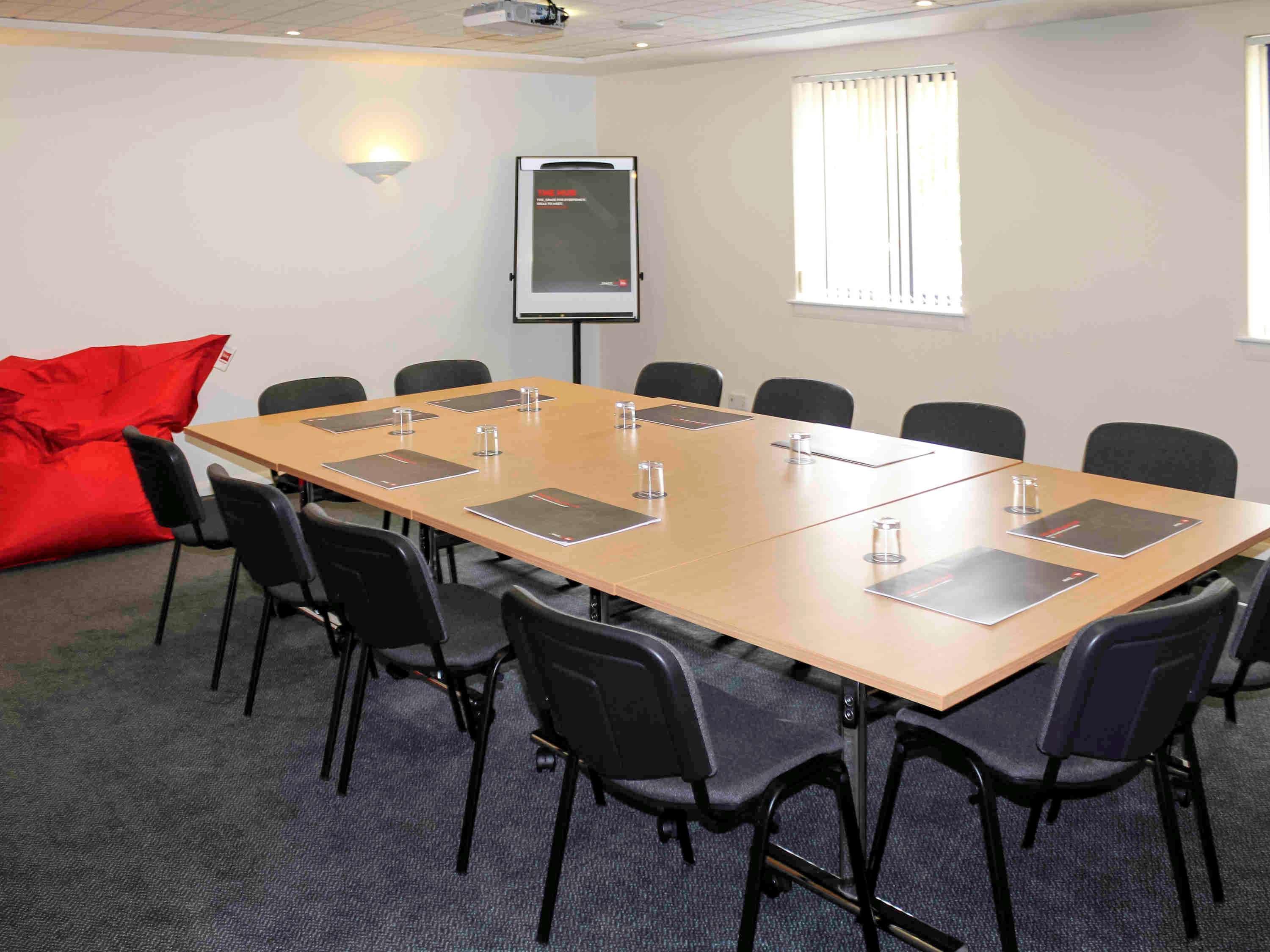 Ibis Cardiff Gate - International Business Park Hotel Екстериор снимка