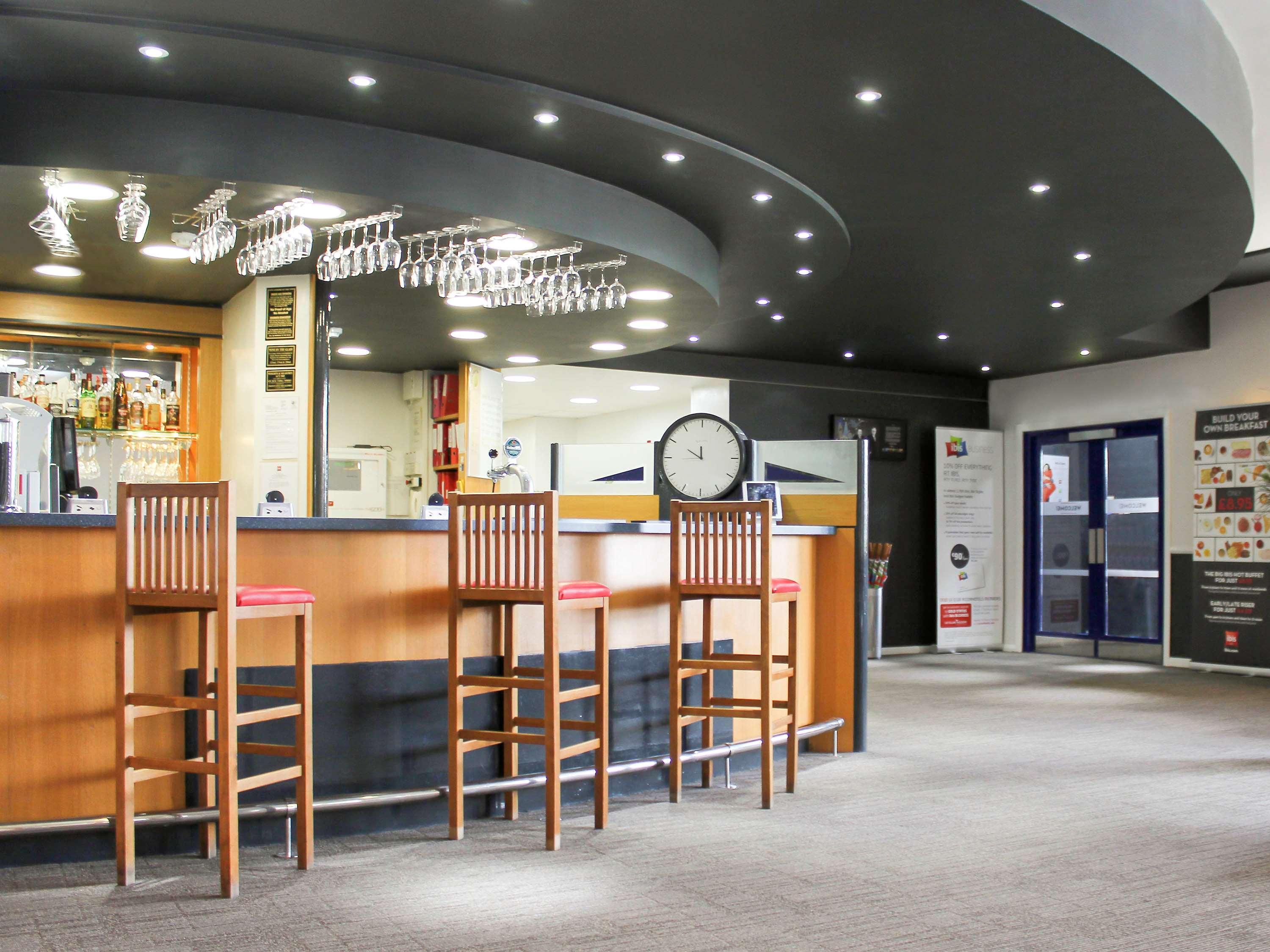 Ibis Cardiff Gate - International Business Park Hotel Екстериор снимка