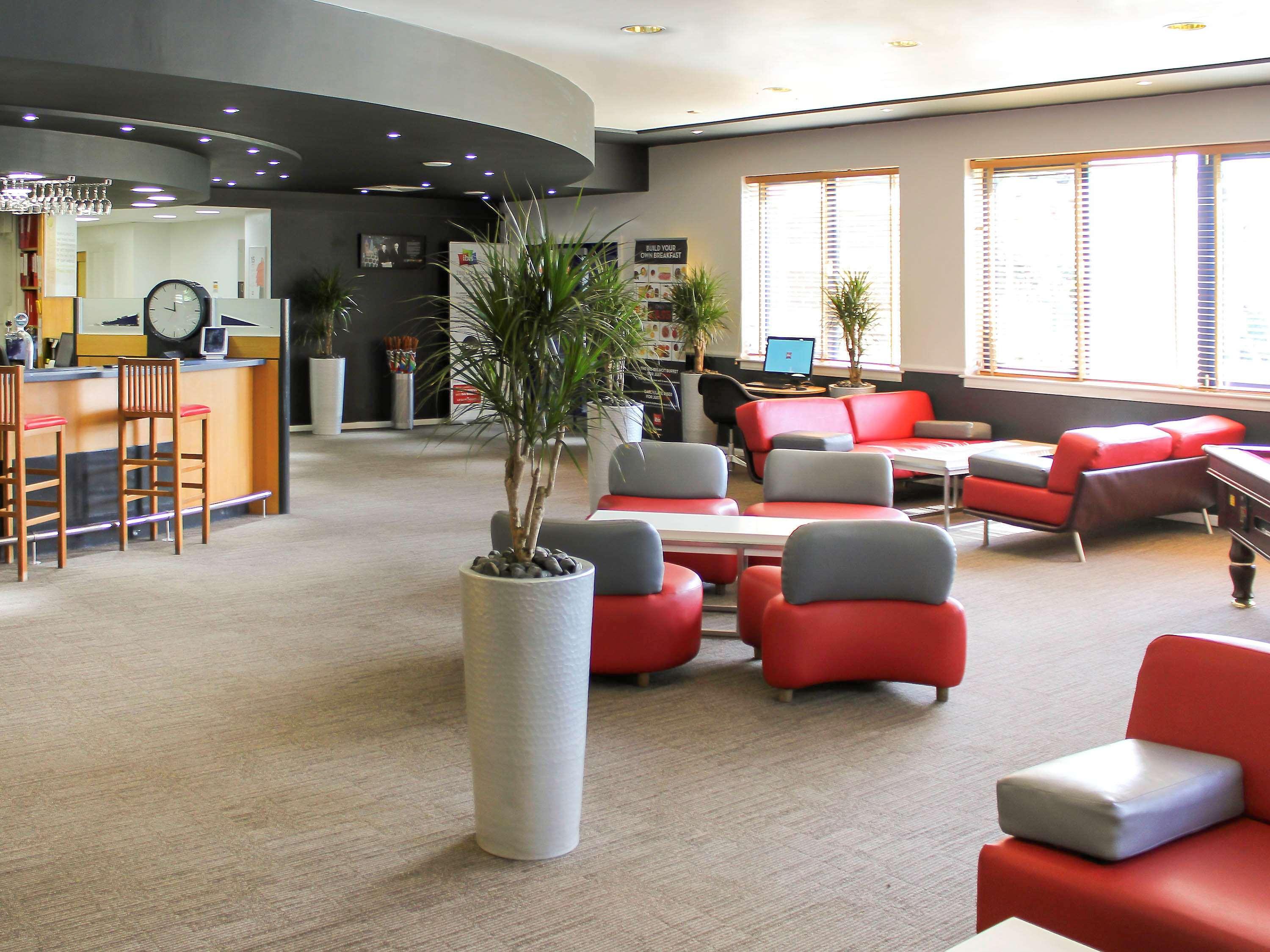Ibis Cardiff Gate - International Business Park Hotel Екстериор снимка