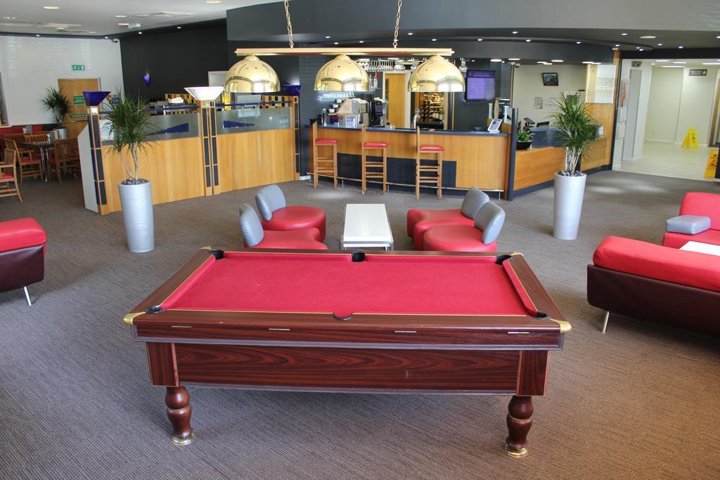 Ibis Cardiff Gate - International Business Park Hotel Екстериор снимка