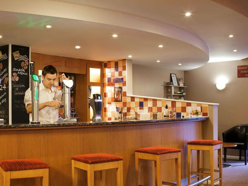 Ibis Cardiff Gate - International Business Park Hotel Ресторант снимка