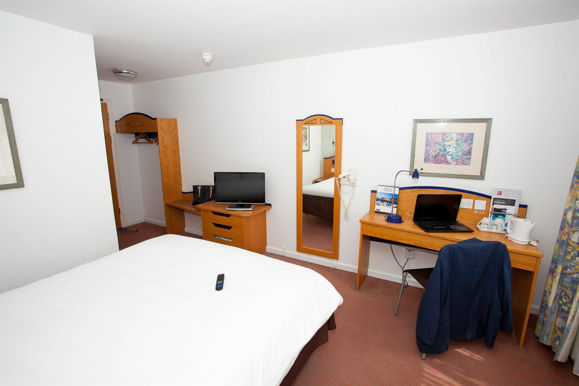 Ibis Cardiff Gate - International Business Park Hotel Екстериор снимка
