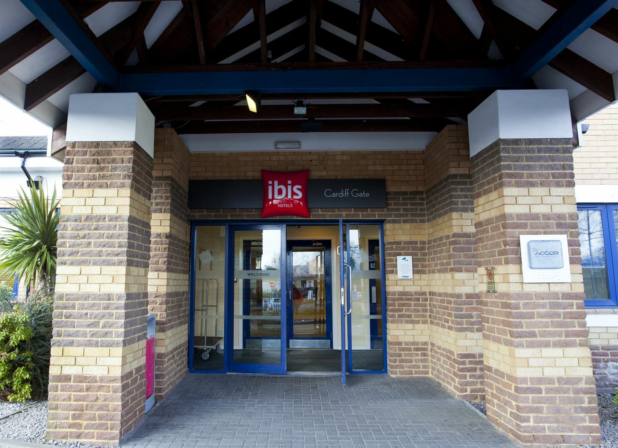 Ibis Cardiff Gate - International Business Park Hotel Екстериор снимка