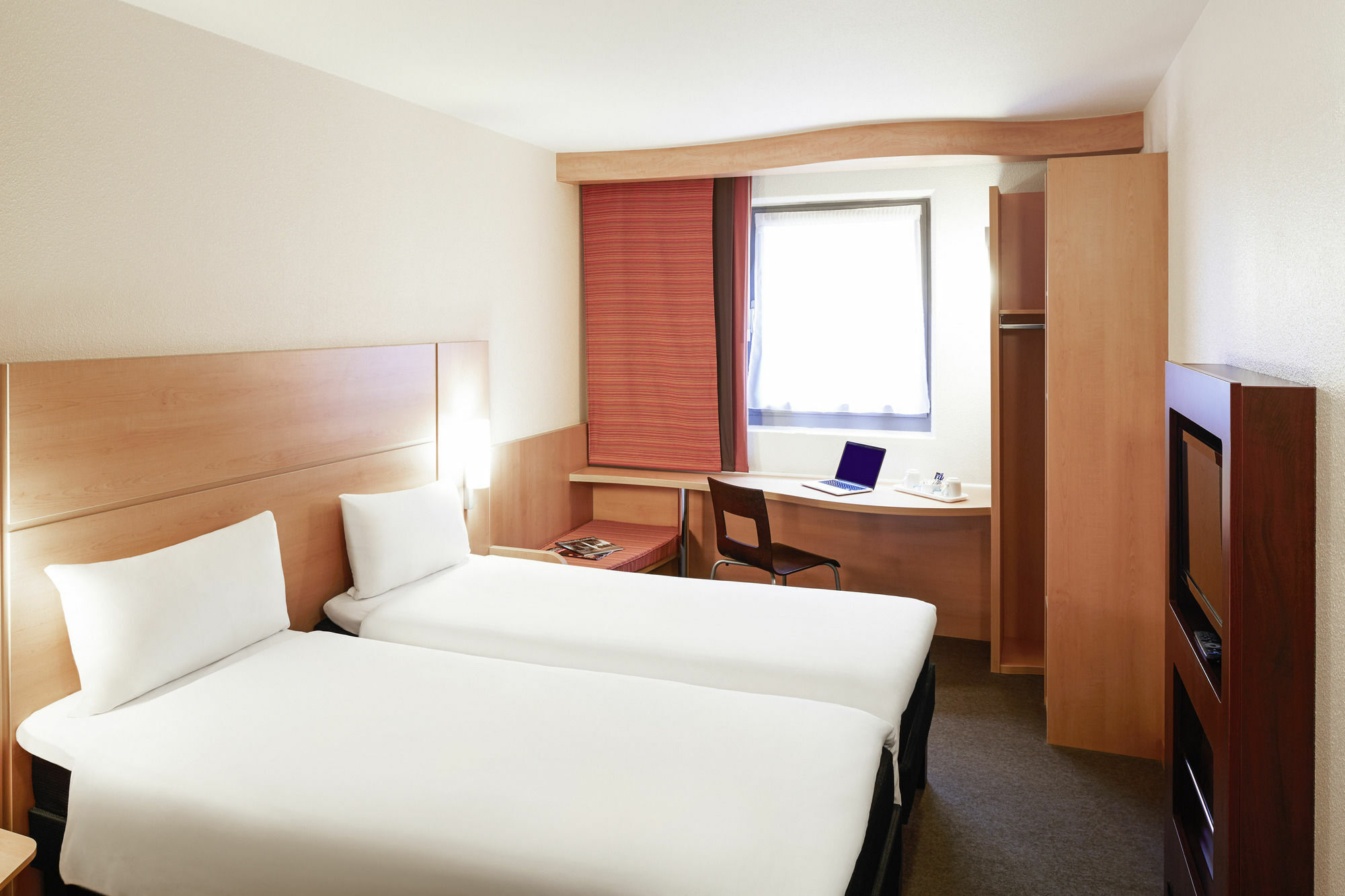 Ibis Cardiff Gate - International Business Park Hotel Екстериор снимка