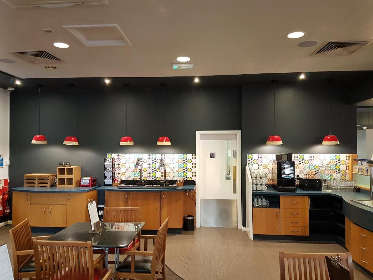 Ibis Cardiff Gate - International Business Park Hotel Екстериор снимка