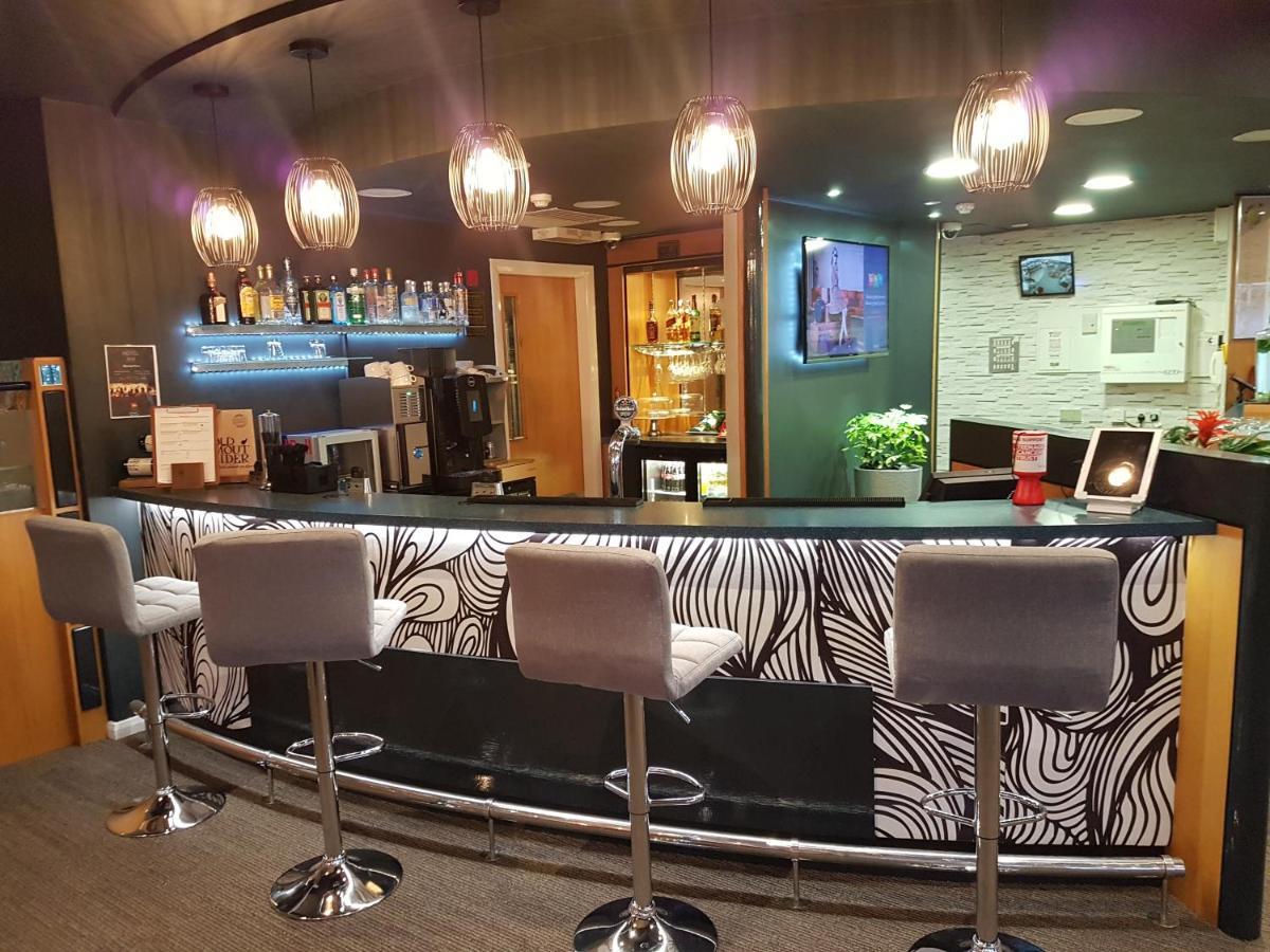 Ibis Cardiff Gate - International Business Park Hotel Екстериор снимка