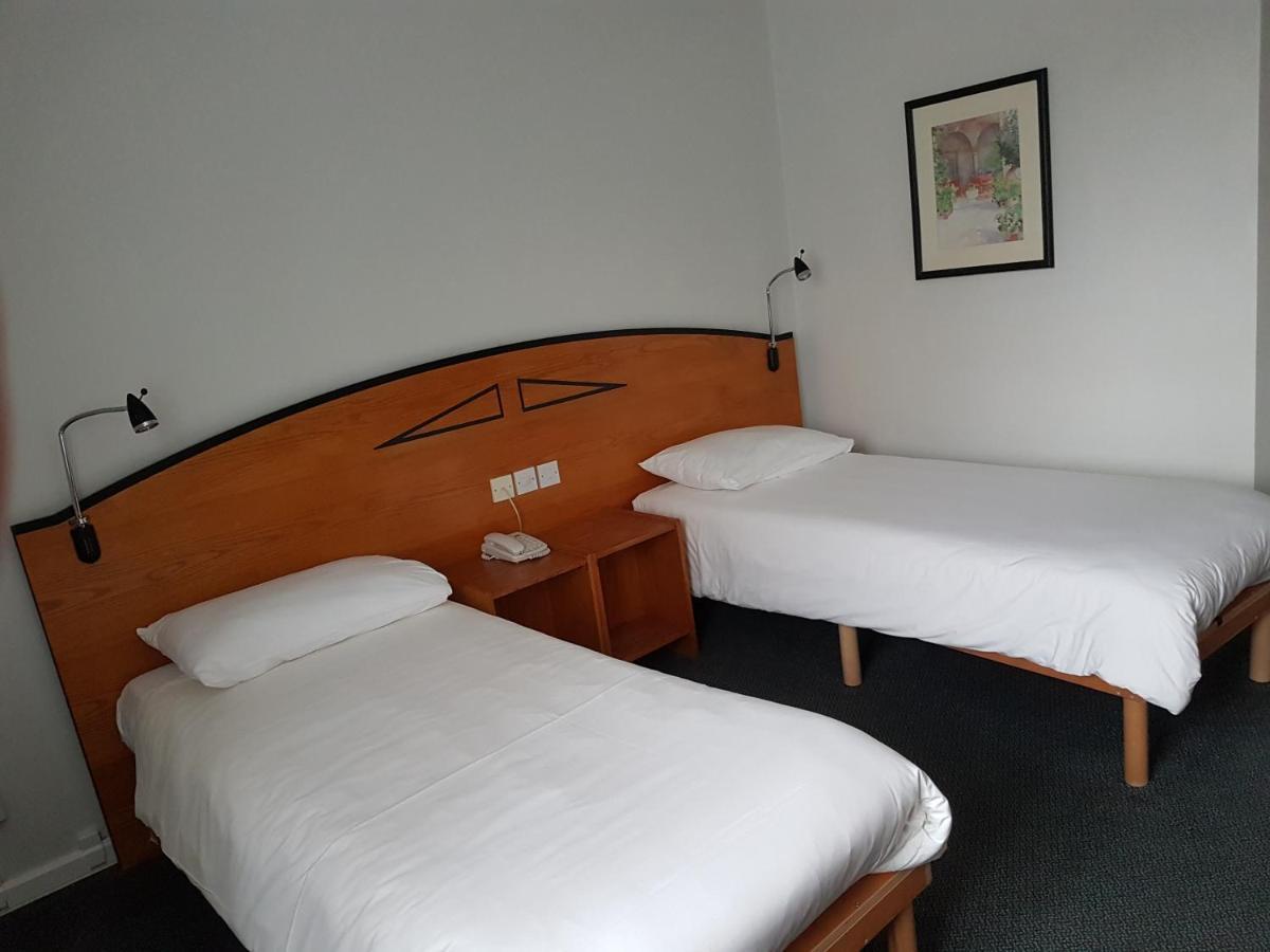 Ibis Cardiff Gate - International Business Park Hotel Екстериор снимка