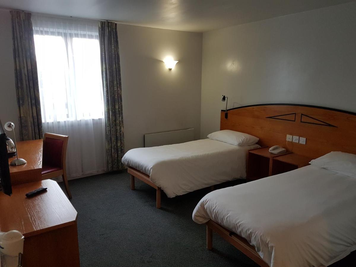 Ibis Cardiff Gate - International Business Park Hotel Екстериор снимка