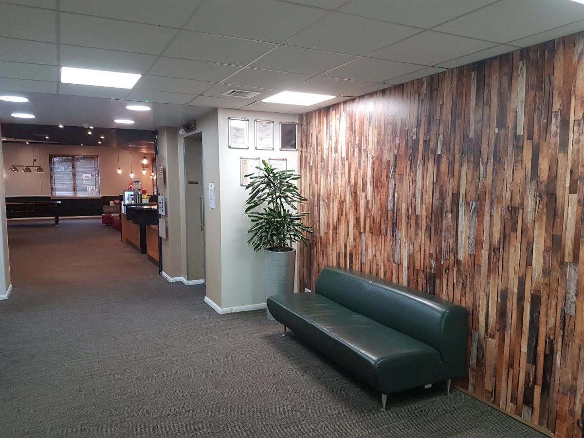 Ibis Cardiff Gate - International Business Park Hotel Екстериор снимка