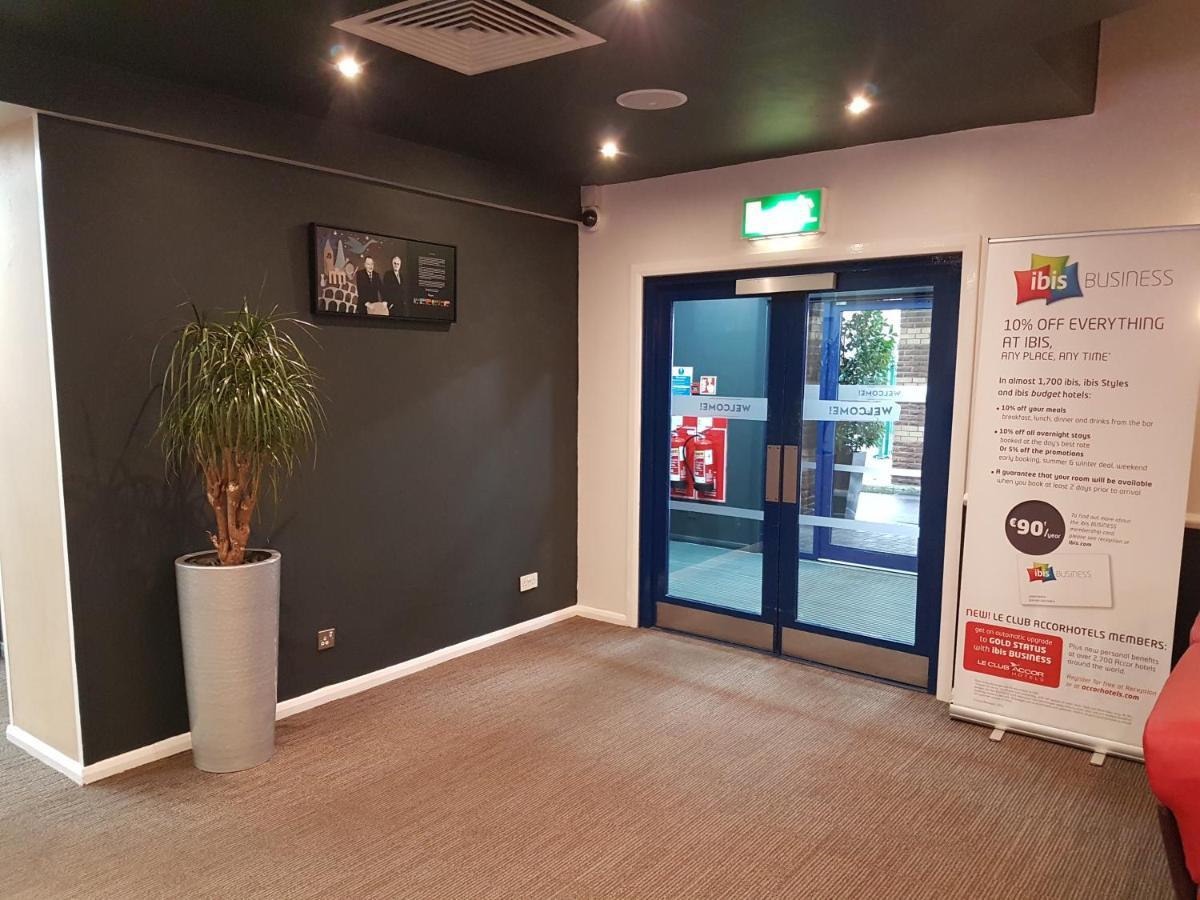 Ibis Cardiff Gate - International Business Park Hotel Екстериор снимка
