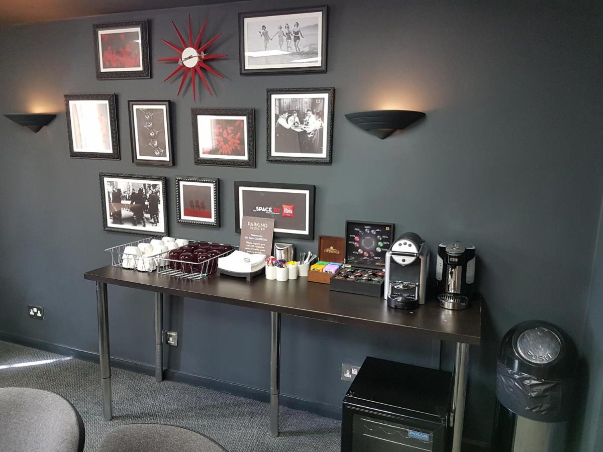 Ibis Cardiff Gate - International Business Park Hotel Екстериор снимка