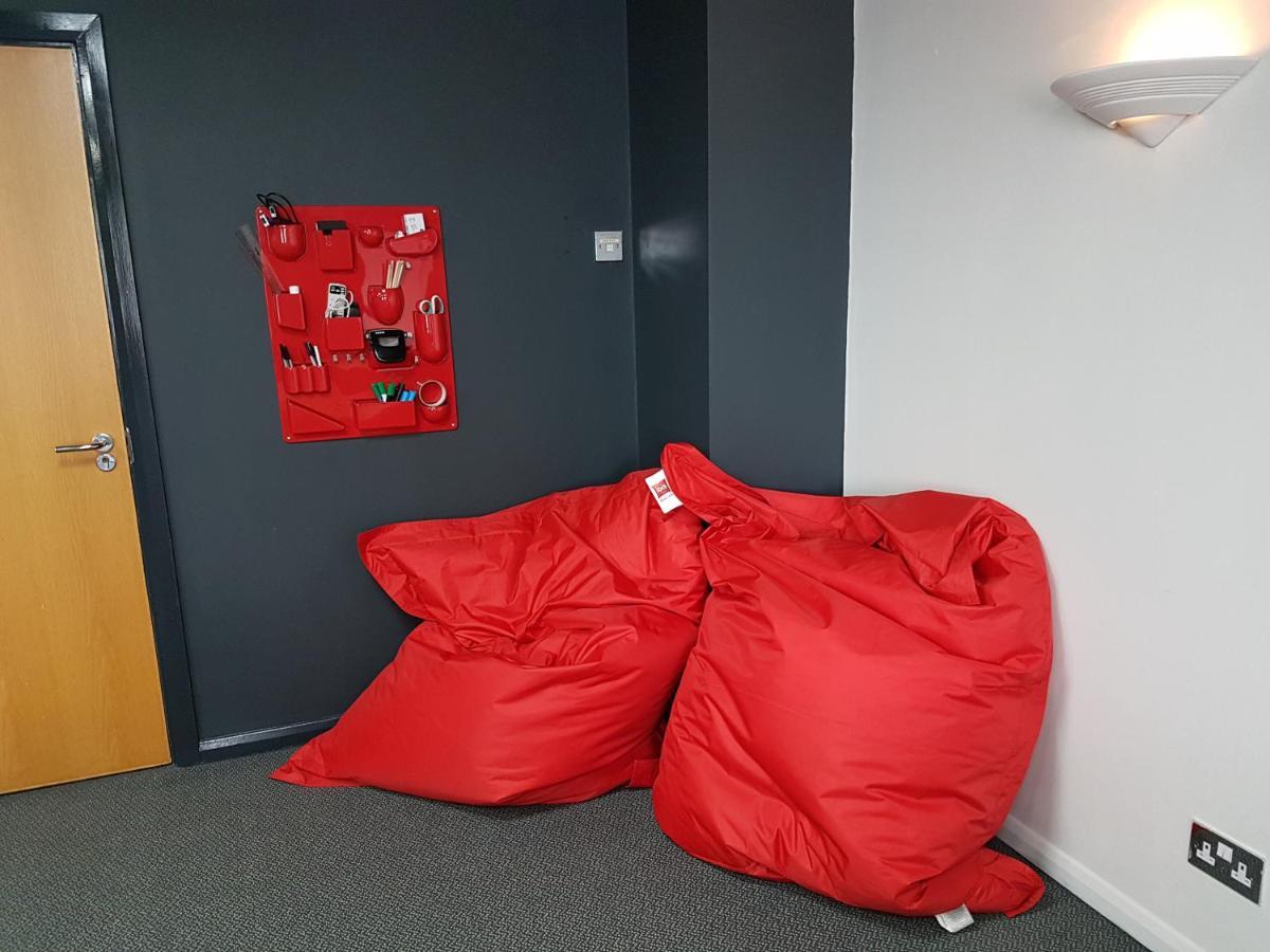 Ibis Cardiff Gate - International Business Park Hotel Екстериор снимка